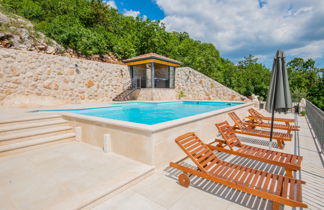 Foto 2 - Casa de 4 habitaciones en Imotski con piscina privada y jardín