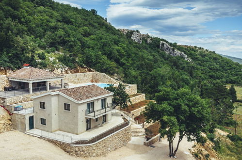 Foto 5 - Casa con 4 camere da letto a Imotski con piscina privata e giardino