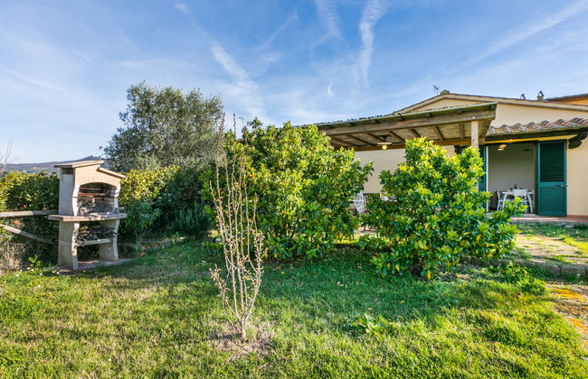 Apartamento de 2 quartos em Santa Luce com piscina e jardim - Foto 29