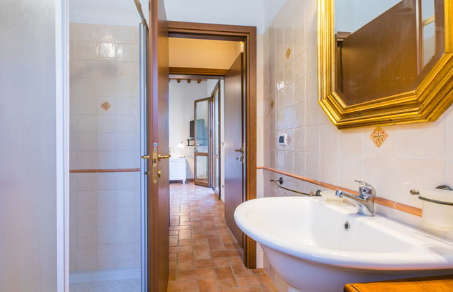 Apartamento de 2 quartos em Santa Luce com piscina e jardim - Foto 18