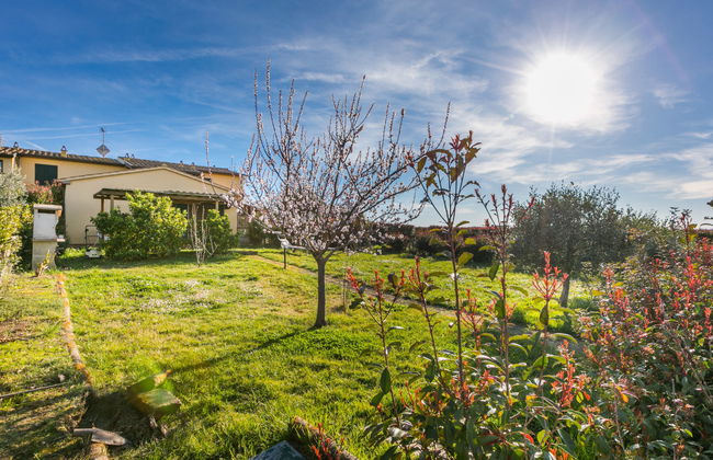 Apartamento de 2 quartos em Santa Luce com piscina e jardim - Foto 27