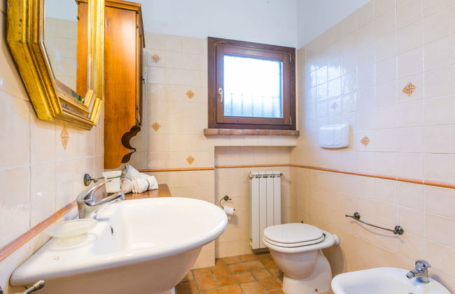 Apartamento de 2 quartos em Santa Luce com piscina e jardim - Foto 16