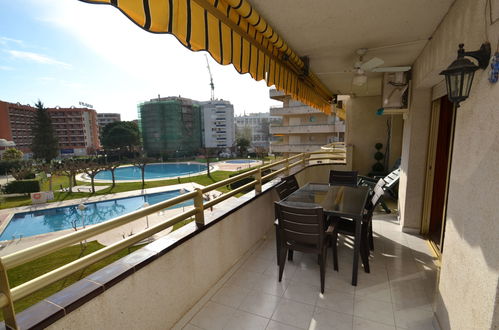 Photo 2 - 2 bedroom Apartment in Salou with swimming pool and garden