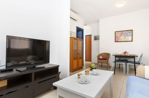 Foto 9 - Appartamento con 2 camere da letto a Lloret de Mar con vista mare
