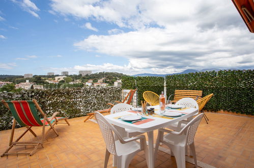 Foto 1 - Apartamento de 1 habitación en Cagnes-sur-Mer con terraza y vistas al mar