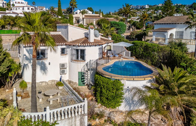 Casa de 3 quartos em Pego com piscina privada e terraço - Foto 1