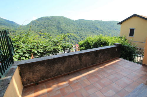 Foto 4 - Casa de 4 habitaciones en Maccagno con Pino e Veddasca con terraza y vistas a la montaña