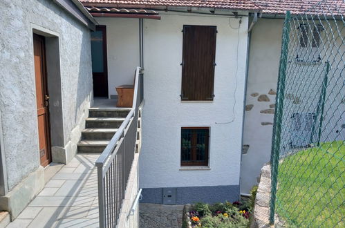 Foto 1 - Casa de 4 habitaciones en Maccagno con Pino e Veddasca con terraza y vistas a la montaña