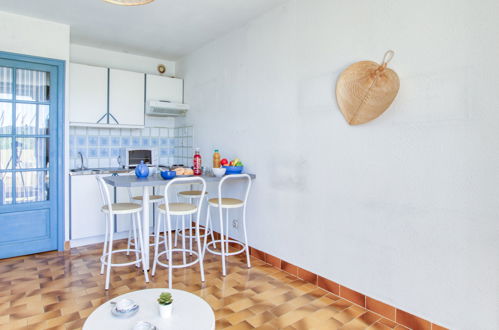 Photo 10 - Apartment in Saint-Cyr-sur-Mer with terrace and sea view