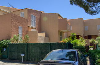 Photo 3 - Apartment in Saint-Cyr-sur-Mer with terrace