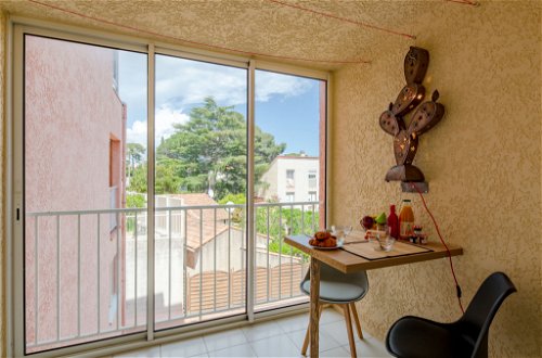 Foto 17 - Appartamento con 1 camera da letto a Fréjus con vista mare