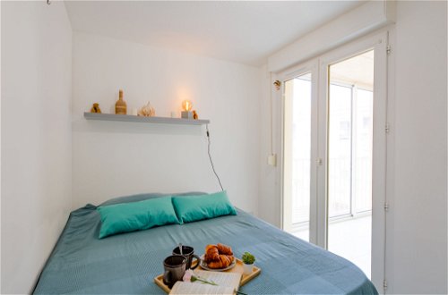 Foto 14 - Appartamento con 1 camera da letto a Fréjus con vista mare