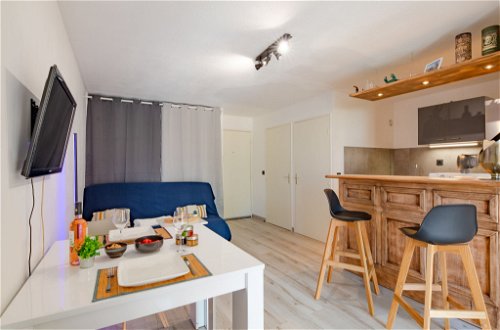 Foto 8 - Appartamento con 1 camera da letto a Fréjus con vista mare