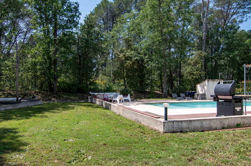 Foto 32 - Haus mit 4 Schlafzimmern in Bagnols-en-Forêt mit privater pool und garten