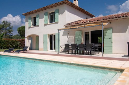 Foto 22 - Casa con 4 camere da letto a Bagnols-en-Forêt con piscina privata e terrazza