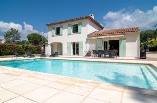 Foto 34 - Casa con 4 camere da letto a Bagnols-en-Forêt con piscina privata e terrazza