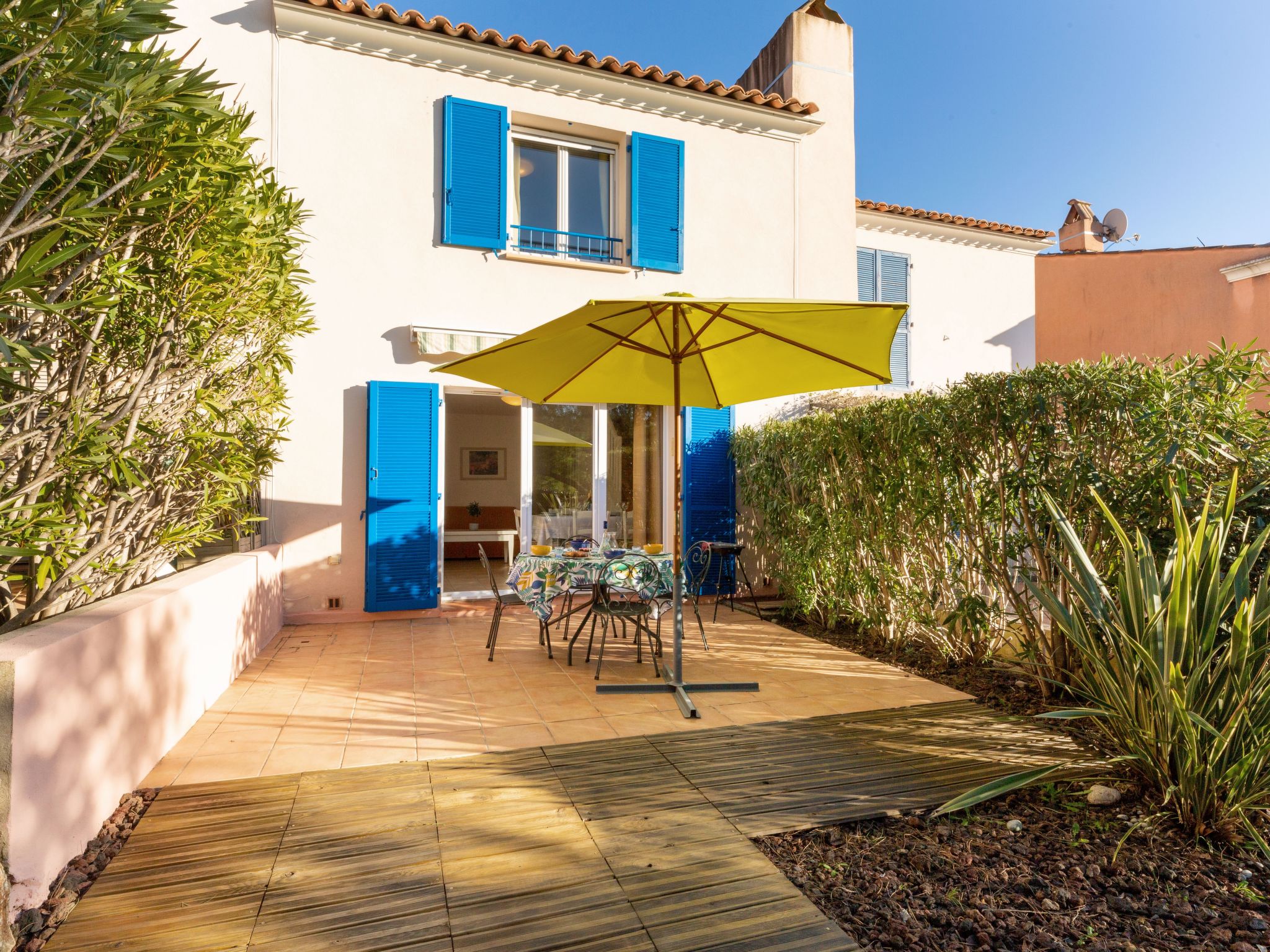 Photo 1 - Maison de 2 chambres à Roquebrune-sur-Argens avec piscine et vues à la mer