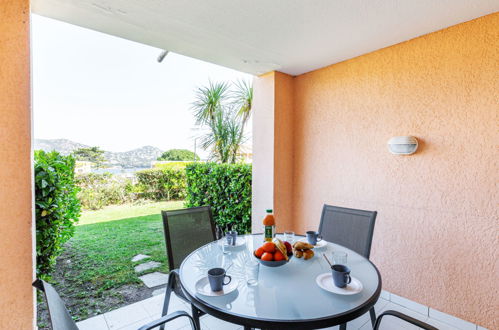 Photo 14 - 1 bedroom Apartment in Saint-Raphaël with swimming pool and garden