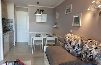 Photo 3 - 1 bedroom Apartment in Saint-Raphaël with swimming pool and garden