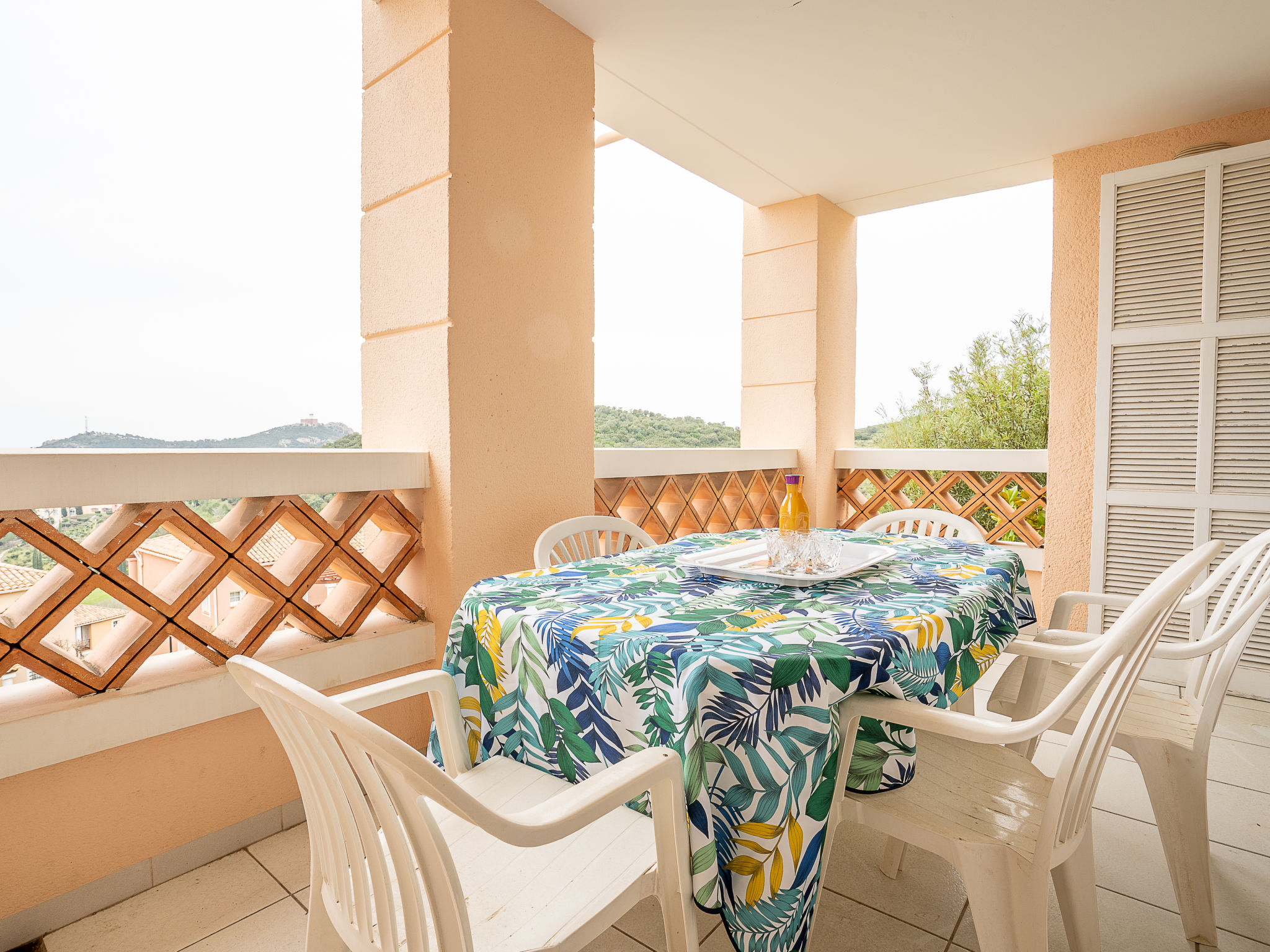 Foto 16 - Appartamento con 3 camere da letto a Saint-Raphaël con piscina e vista mare