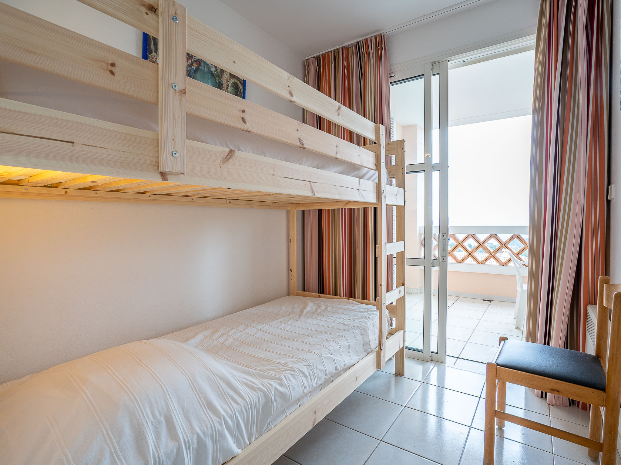 Foto 19 - Apartamento de 3 quartos em Saint-Raphaël com piscina e vistas do mar