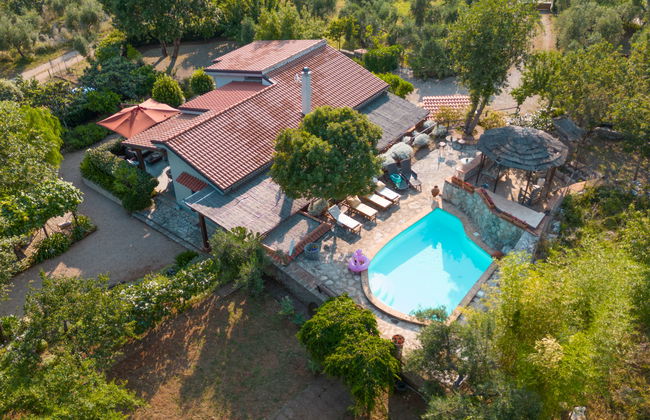 Casa de 4 quartos em Itri com piscina privada e jardim - Foto 1