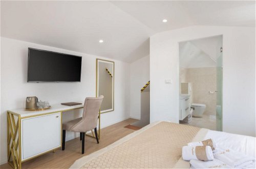 Photo 40 - Le Premier Luxury Rooms