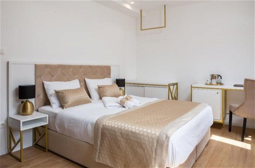 Photo 35 - Le Premier Luxury Rooms