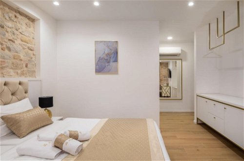 Photo 20 - Le Premier Luxury Rooms