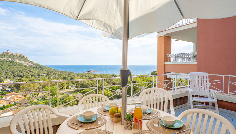 Foto 1 - Appartamento con 2 camere da letto a Saint-Raphaël con piscina e vista mare