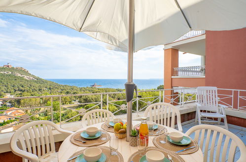 Foto 1 - Appartamento con 2 camere da letto a Saint-Raphaël con piscina e vista mare