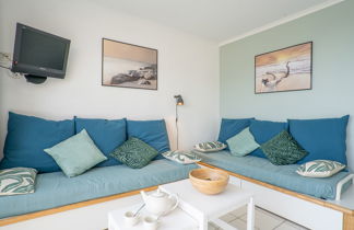 Foto 3 - Apartment mit 2 Schlafzimmern in Saint-Raphaël mit schwimmbad und blick aufs meer