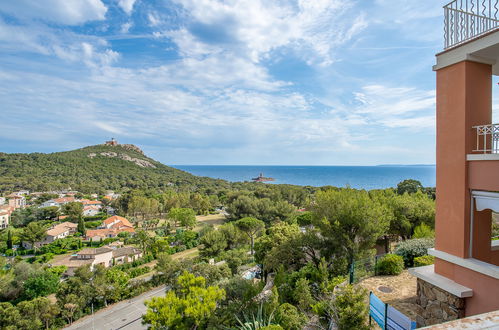 Foto 15 - Appartamento con 2 camere da letto a Saint-Raphaël con piscina e vista mare