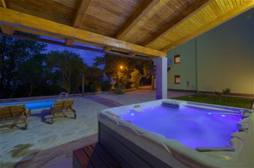 Foto 42 - Casa de 6 quartos em Senj com piscina privada e vistas do mar
