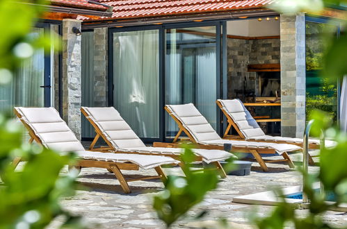 Foto 47 - Casa con 6 camere da letto a Senj con piscina privata e giardino