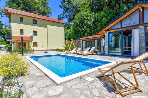 Foto 2 - Casa con 6 camere da letto a Senj con piscina privata e giardino