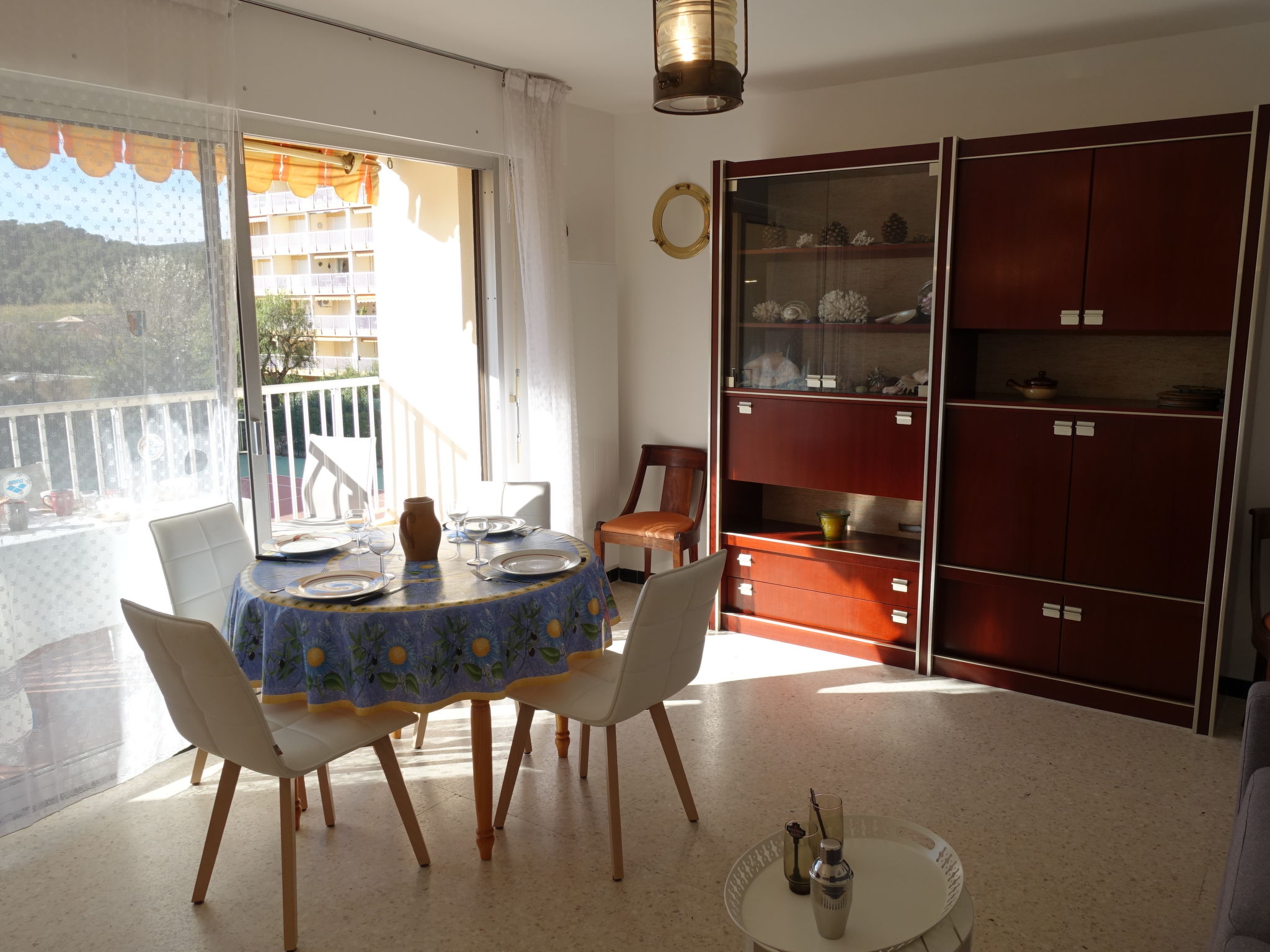 Foto 6 - Apartamento de 1 habitación en Le Lavandou con piscina y jardín