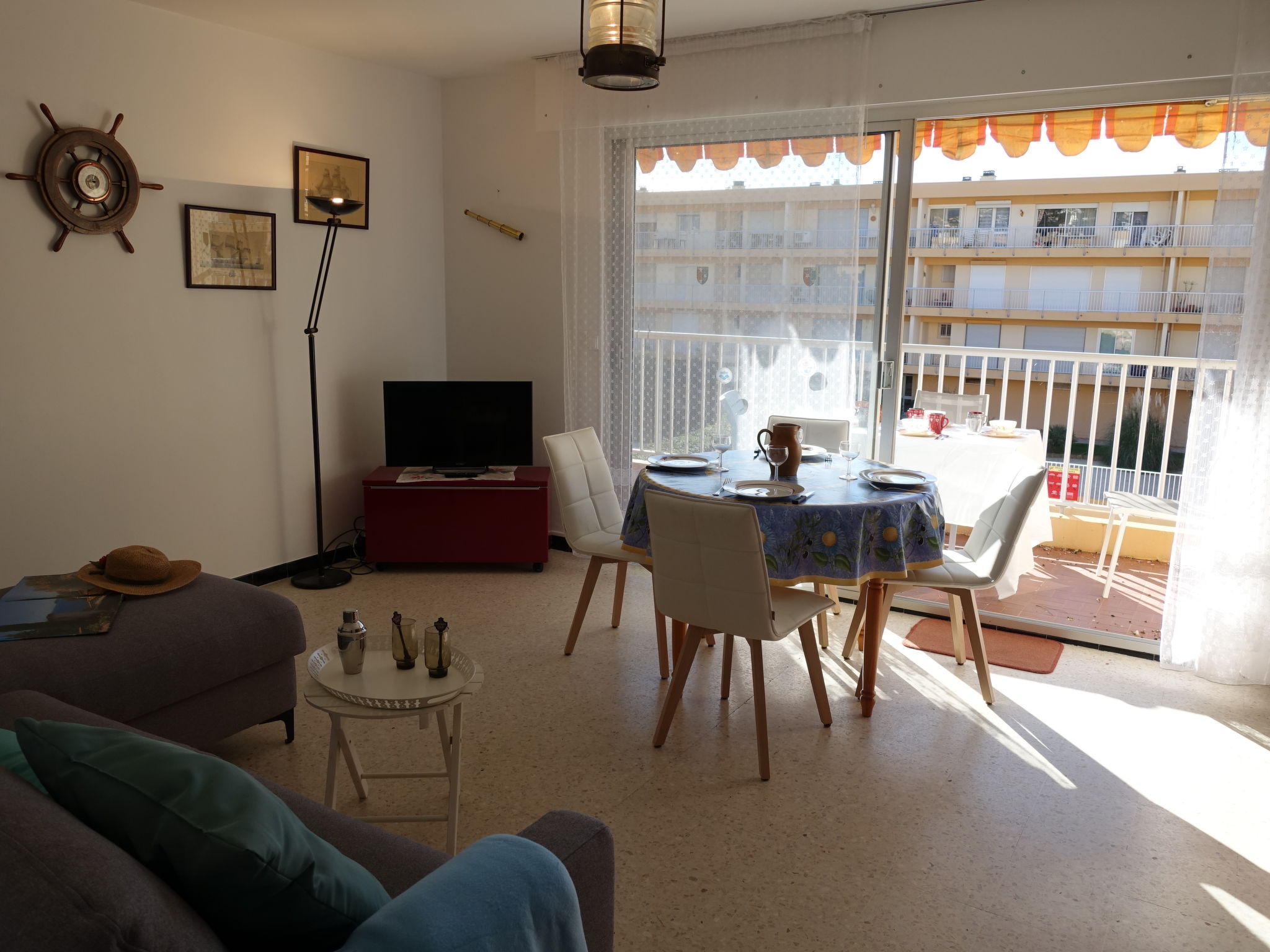 Photo 7 - 1 bedroom Apartment in Le Lavandou with swimming pool and garden