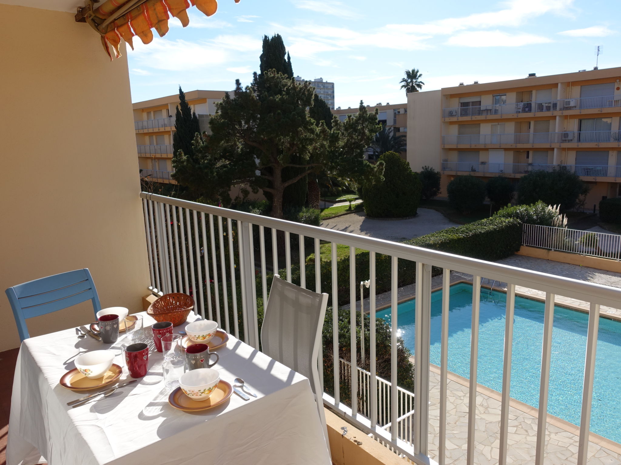 Foto 1 - Apartamento de 1 quarto em Le Lavandou com piscina e vistas do mar
