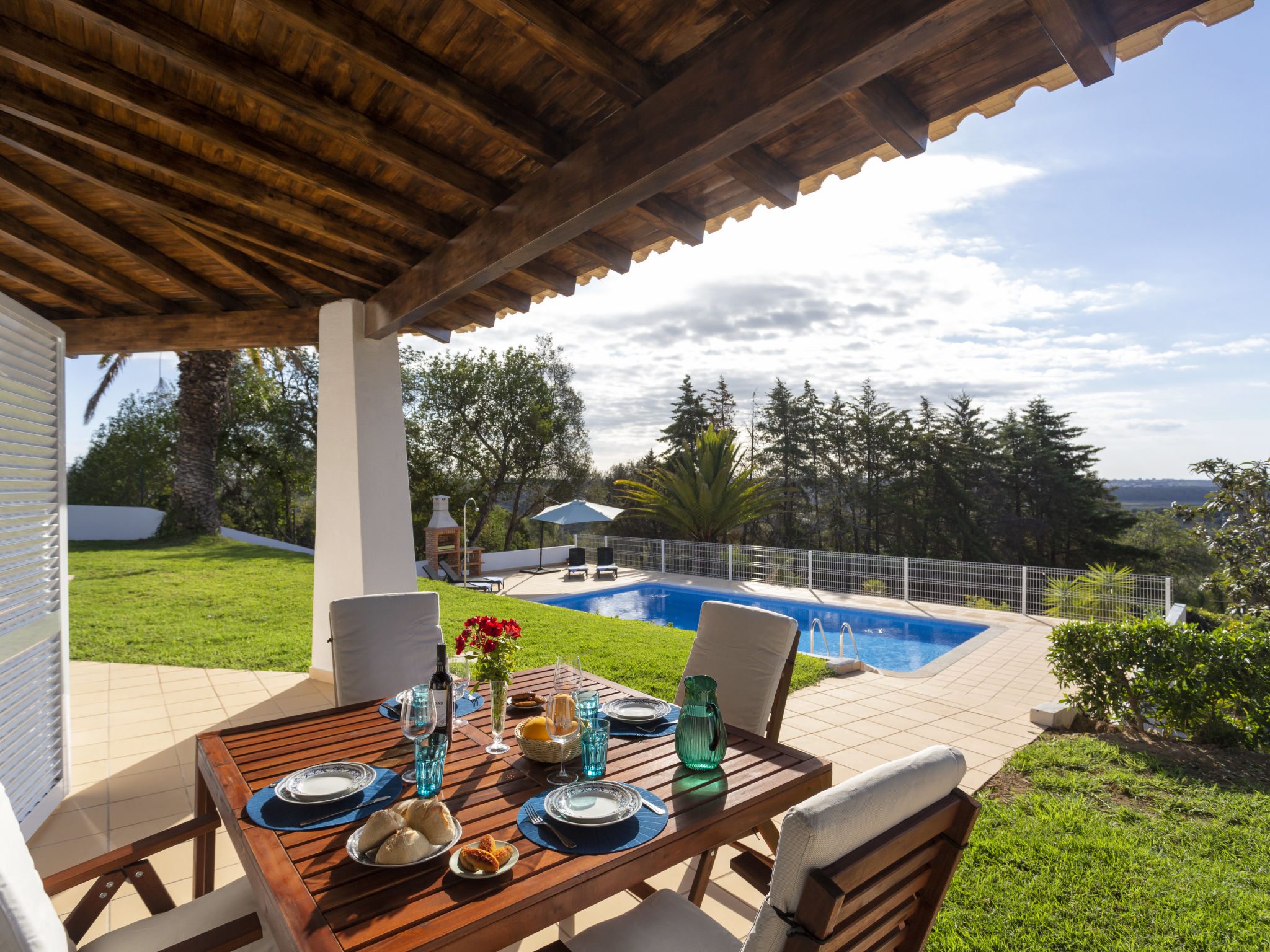 Foto 1 - Casa de 4 habitaciones en Portimão con piscina privada y vistas al mar