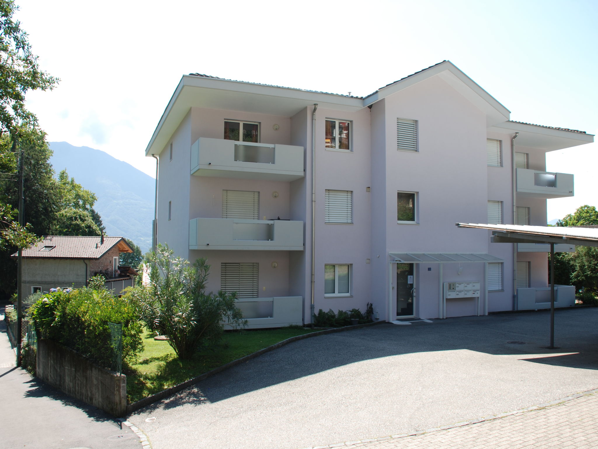 Photo 10 - Appartement de 2 chambres à Minusio avec jardin et vues sur la montagne