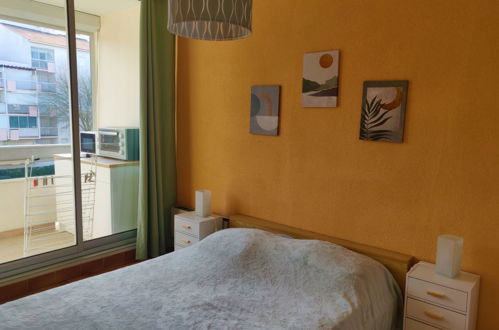 Foto 4 - Appartamento con 2 camere da letto a Le Grau-du-Roi con vista mare