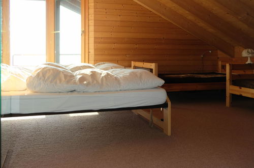 Foto 8 - Appartamento con 5 camere da letto a Spiez con giardino e sauna