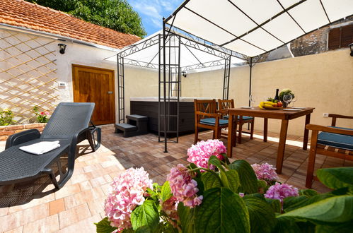 Photo 5 - Maison de 1 chambre à Sukošan avec bain à remous et vues à la mer