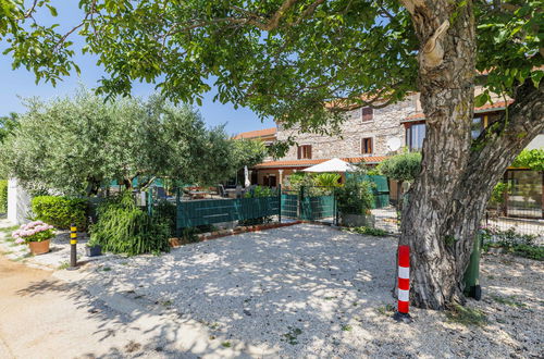 Foto 39 - Casa de 3 quartos em Brtonigla com piscina privada e jardim
