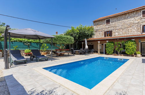 Foto 36 - Casa de 3 quartos em Brtonigla com piscina privada e jardim