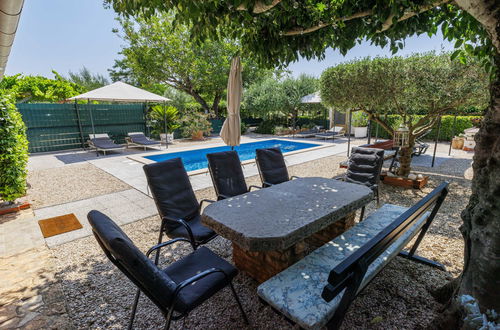 Foto 2 - Casa de 3 quartos em Brtonigla com piscina privada e jardim