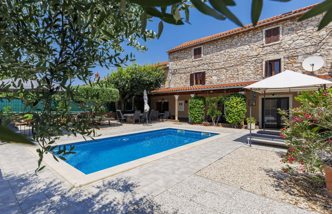 Casa de 4 quartos em Brtonigla com piscina privada e jardim - Foto 1