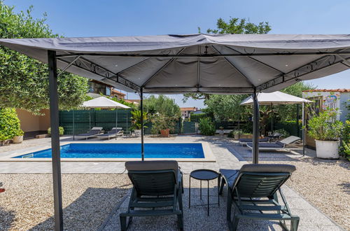 Foto 22 - Casa de 3 quartos em Brtonigla com piscina privada e jardim