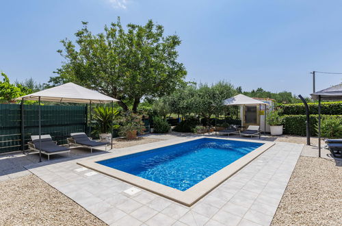 Foto 7 - Casa de 3 quartos em Brtonigla com piscina privada e jardim